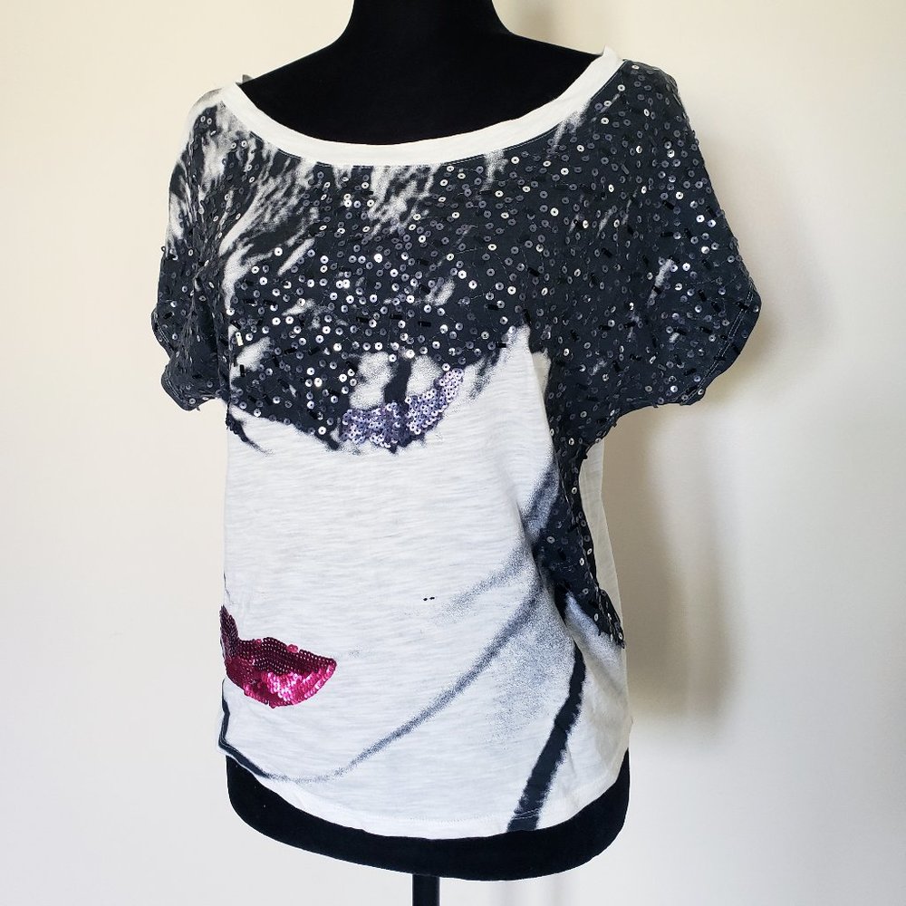 xs || express || SEQUINED FACE TEE